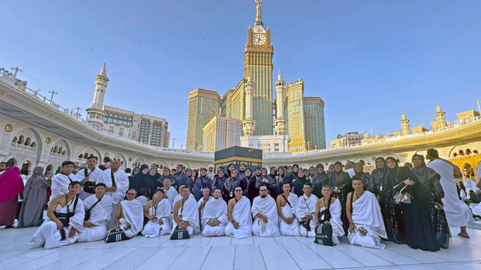 Umroh Mandiri vs Umroh Bareng Travel: Mana Lebih Tepat?