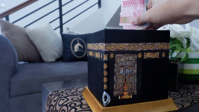 Kisah Haru Jamaah yang Berangkat Umroh Setelah Lama Menabung