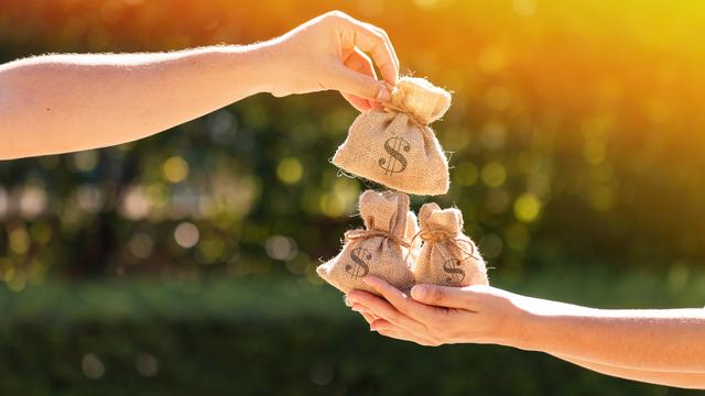 Ide Bersedekah di Tanah Suci (Sesuai Sunnah dan Tepat Sasaran)